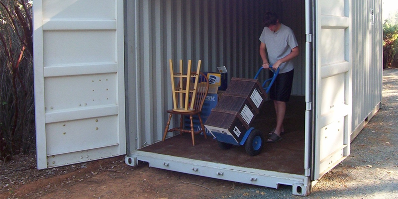 packing a storage container