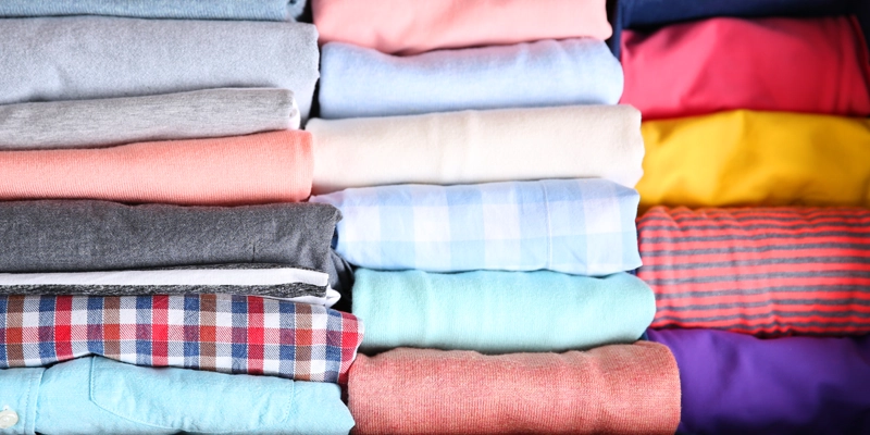 Folding vs rolling clothes